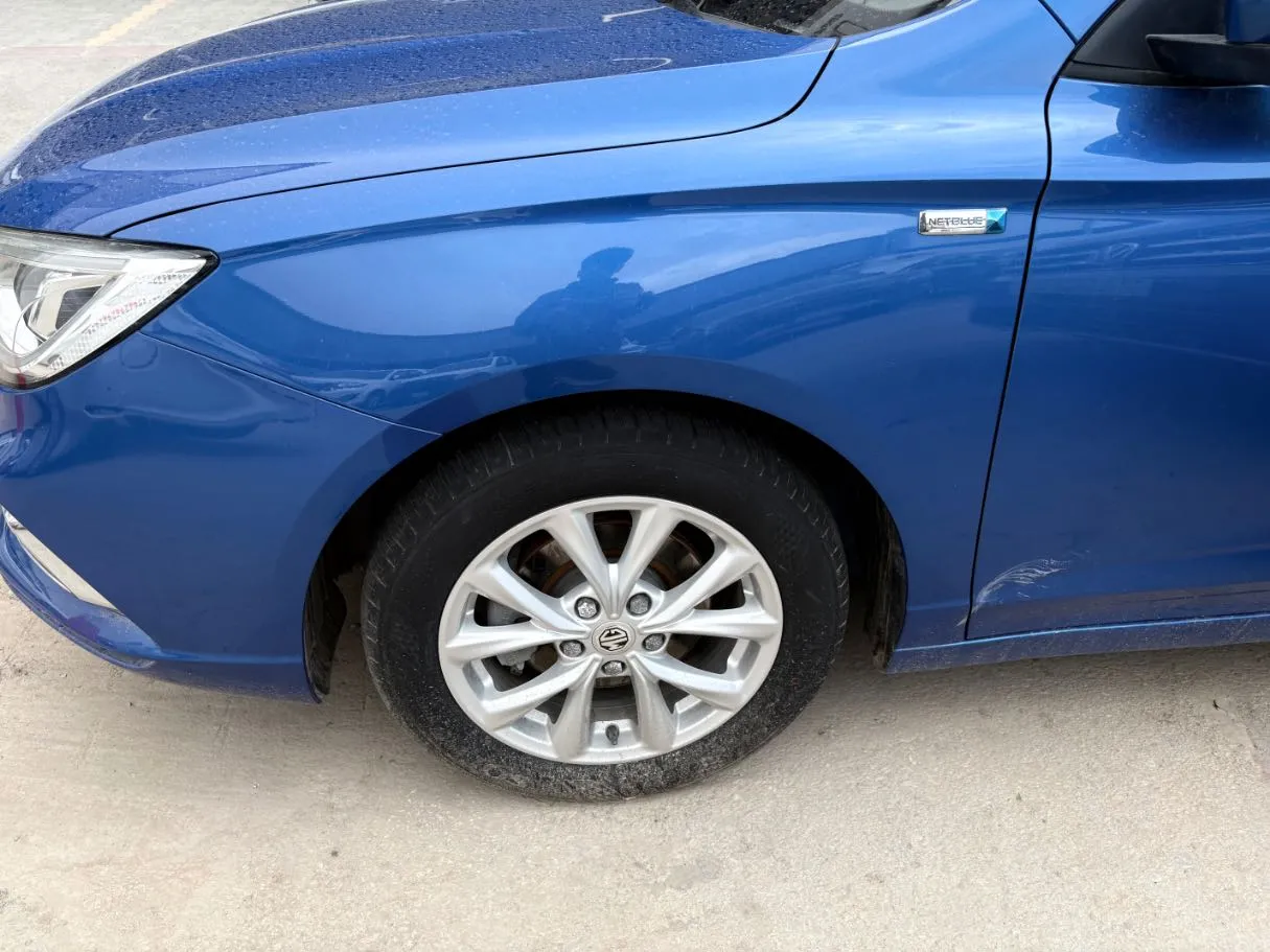 Car image 6