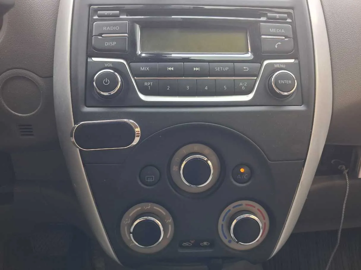 Car image 16