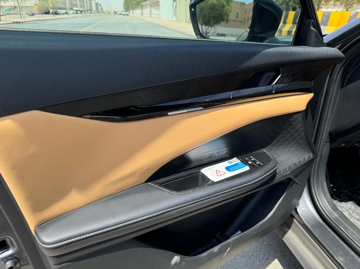Car image 23