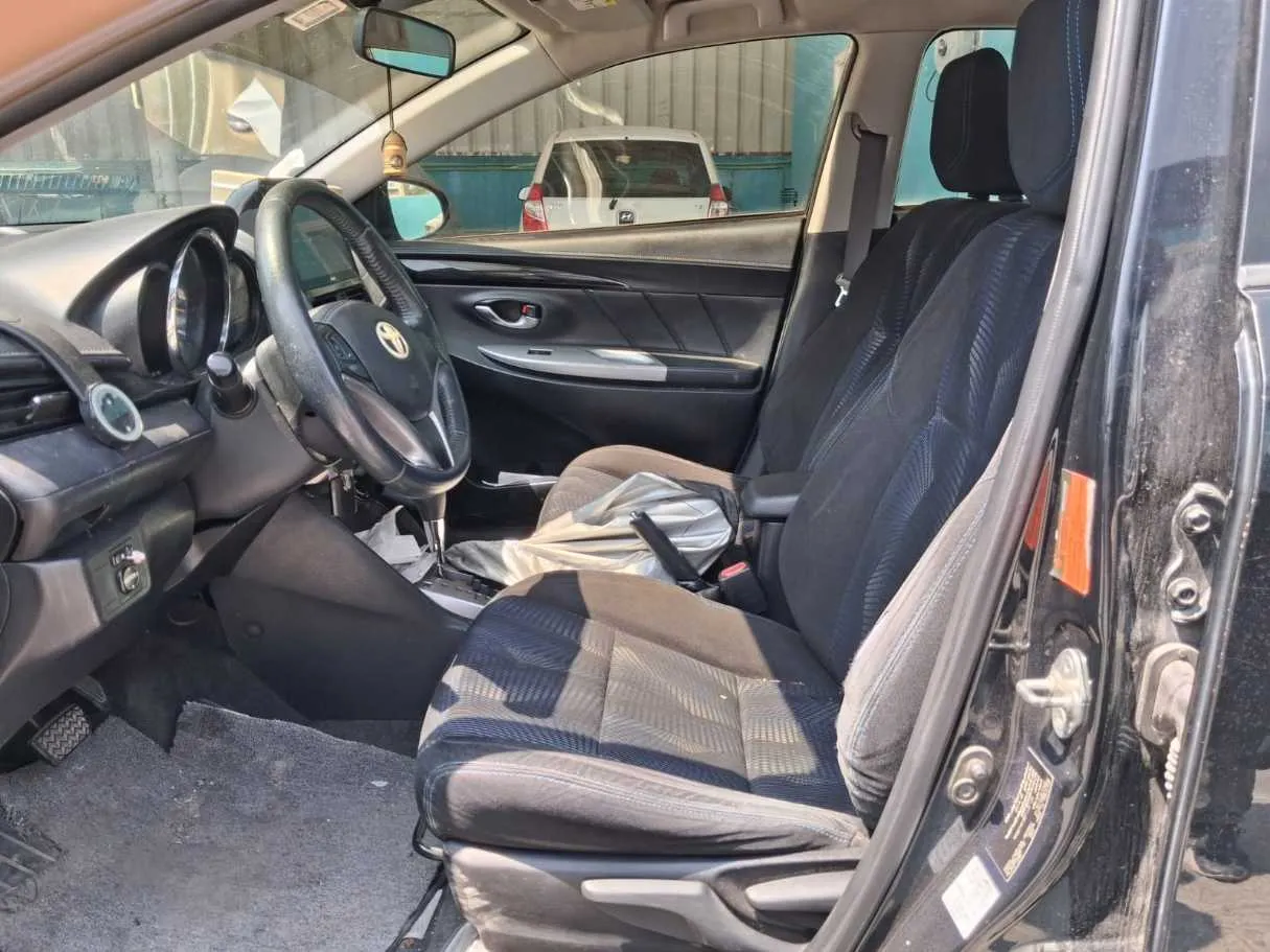 Car image 12