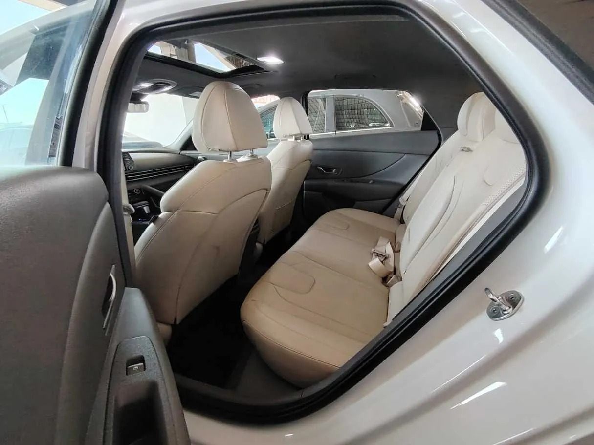 Car image 21