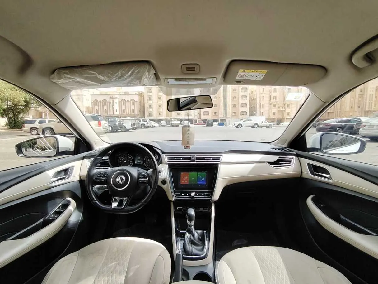 Car image 16