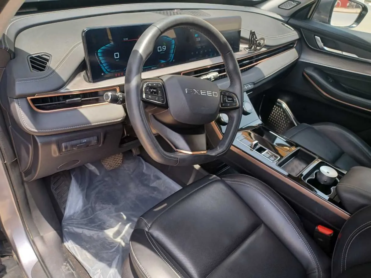 Car image 11