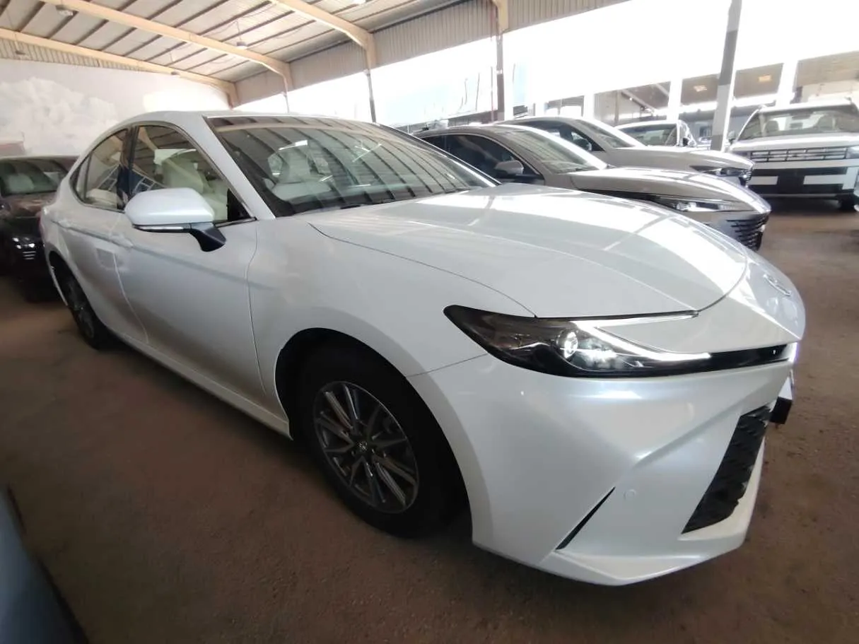 Car image 4