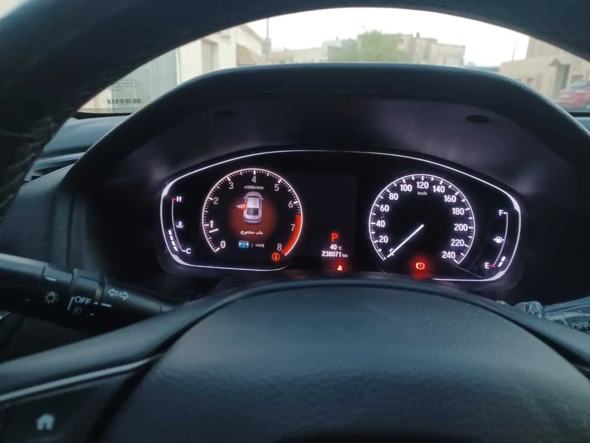 Car image 16
