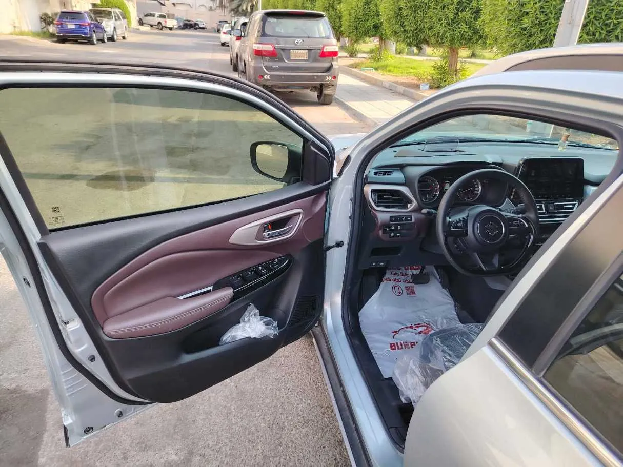 Car image 11