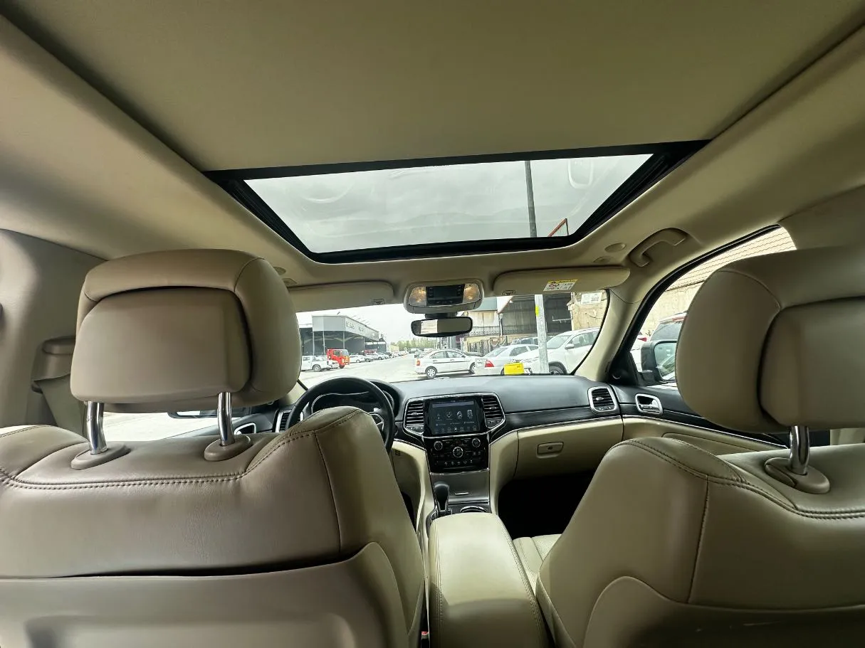 Car image 16