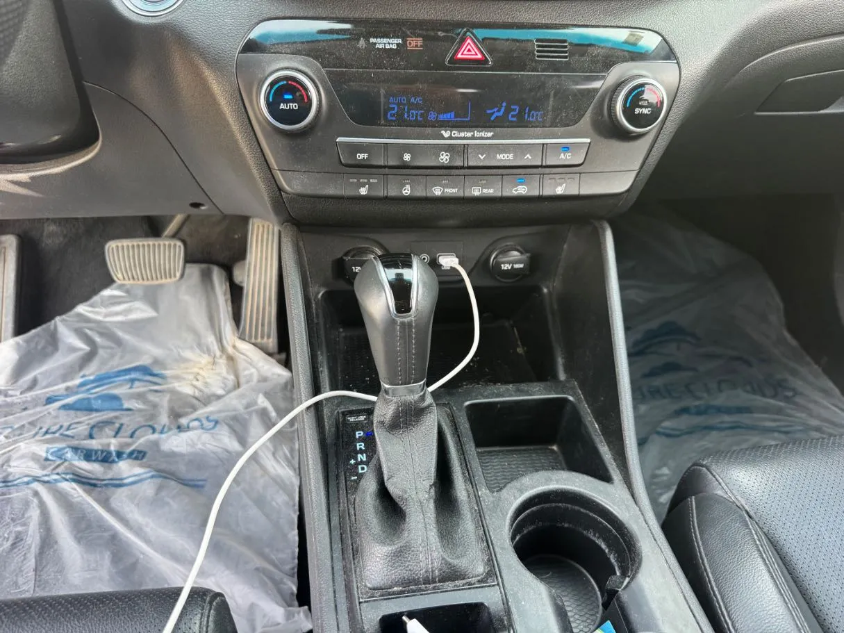 Car image 15