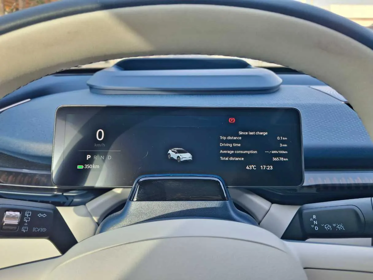 Car image 20