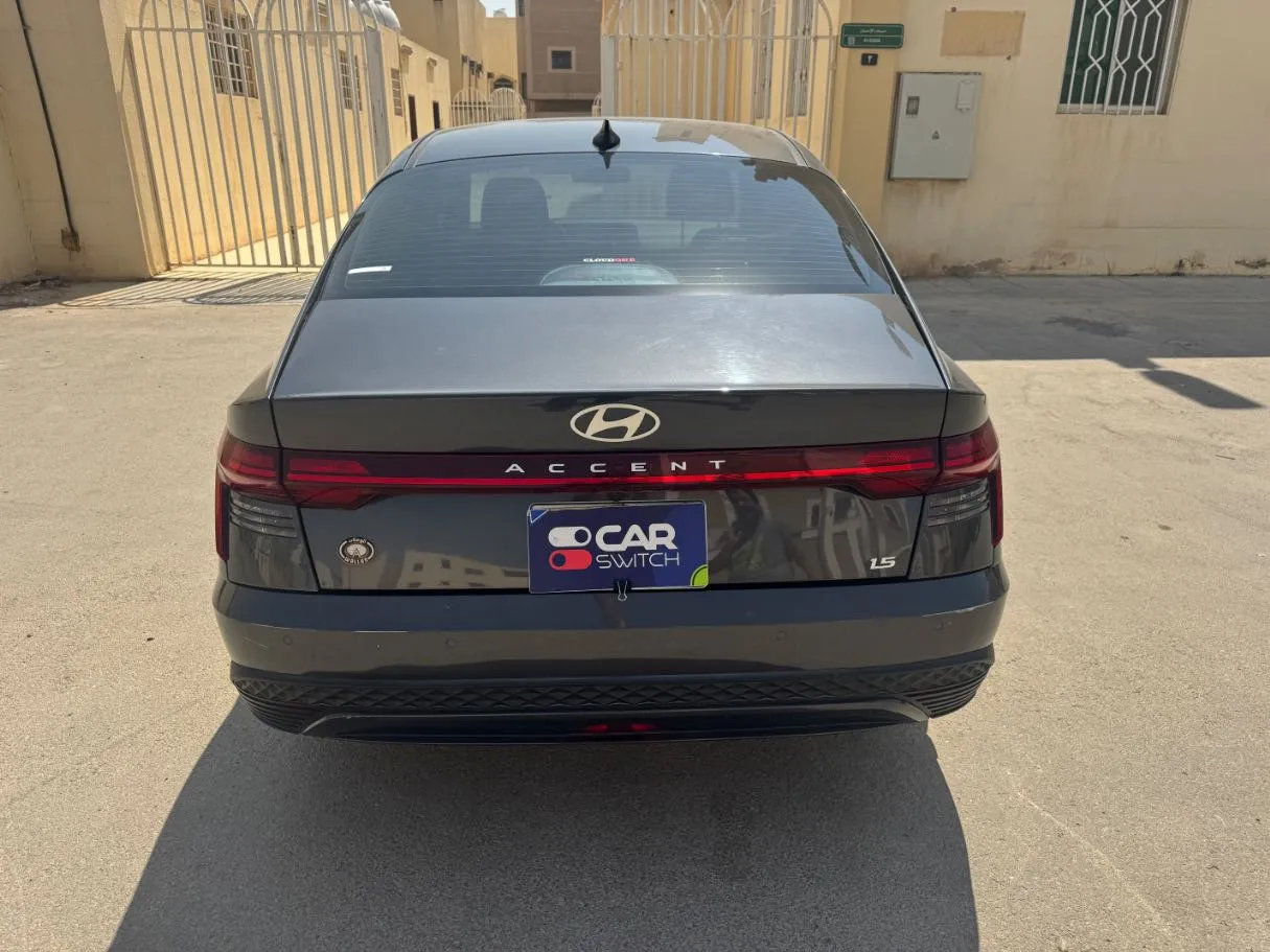 Car image 6