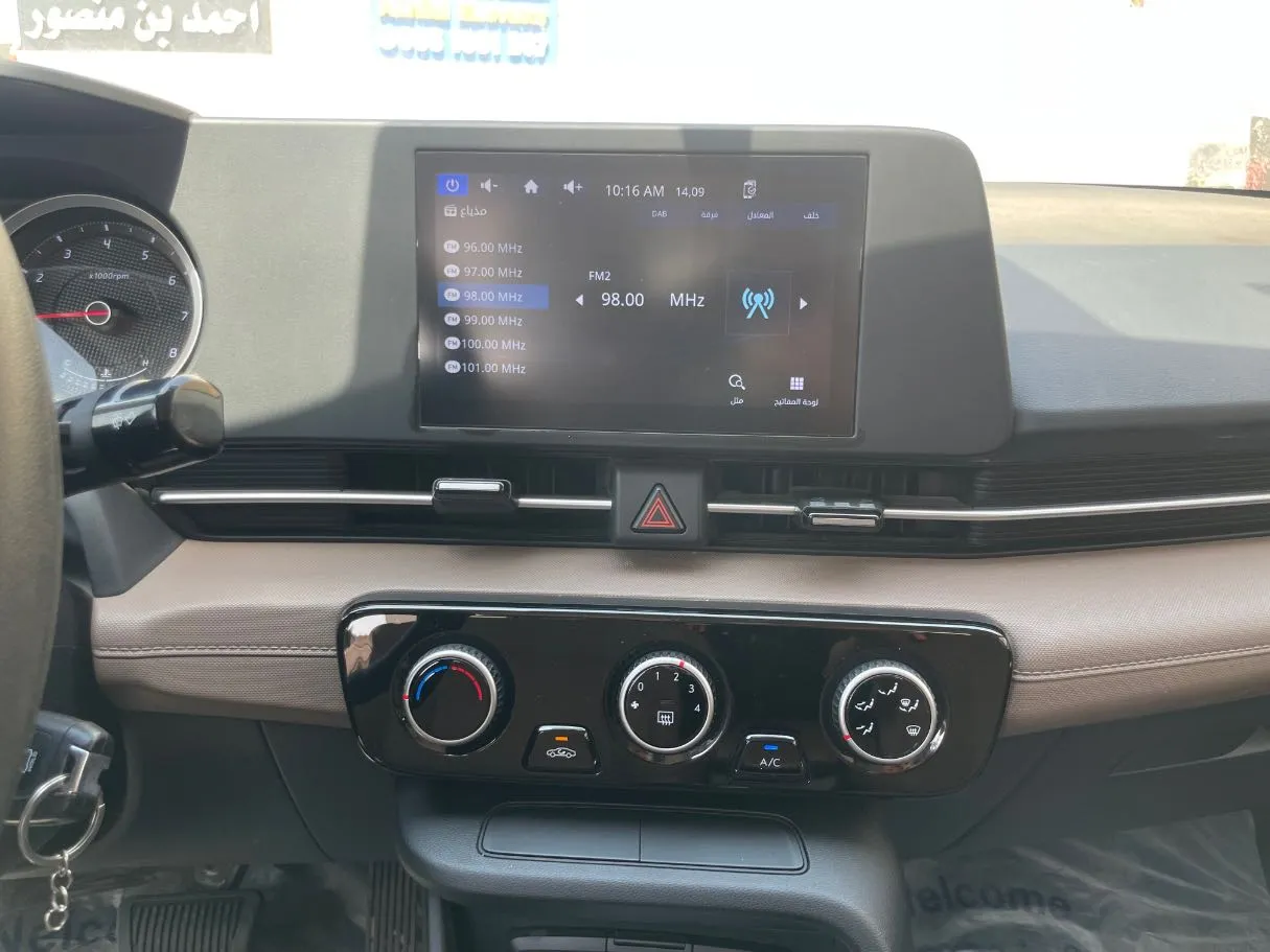 Car image 19