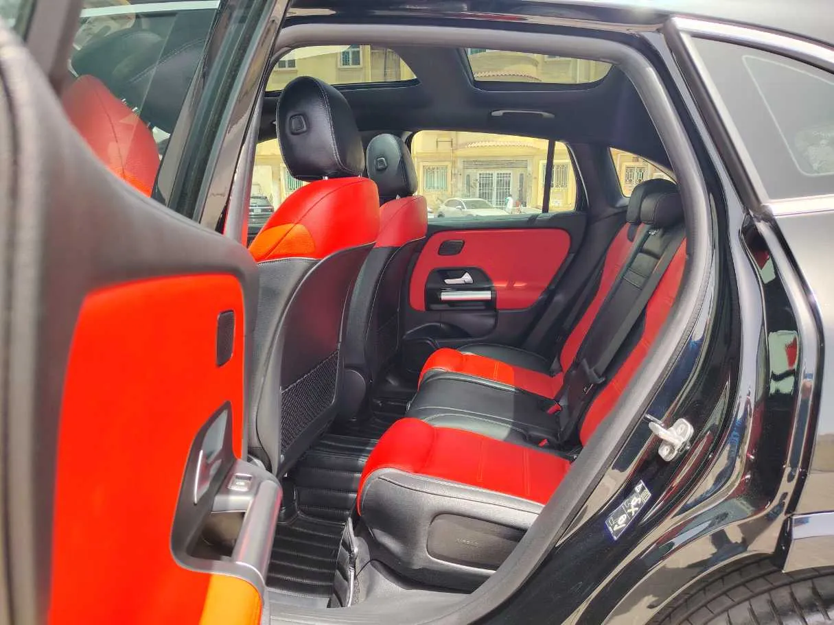 Car image 16