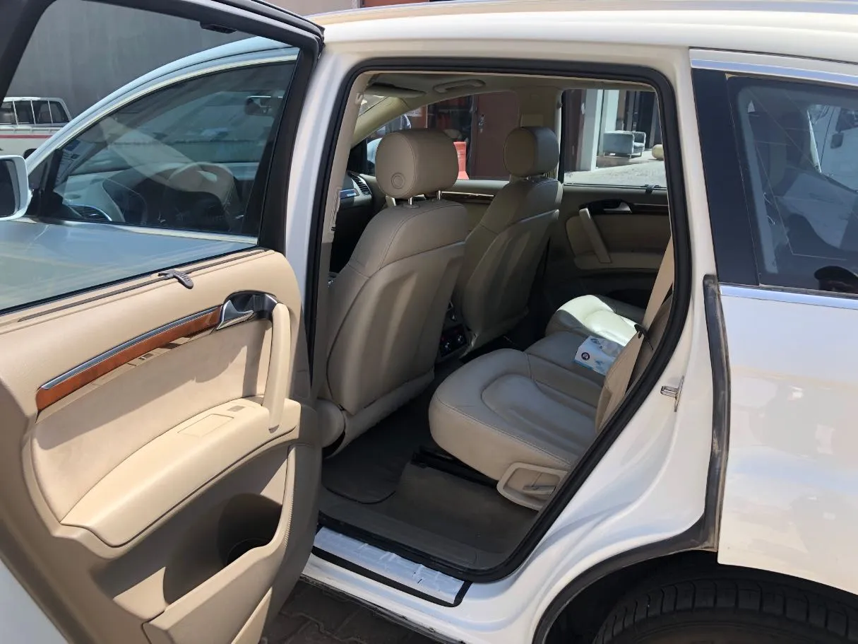 Car image 13