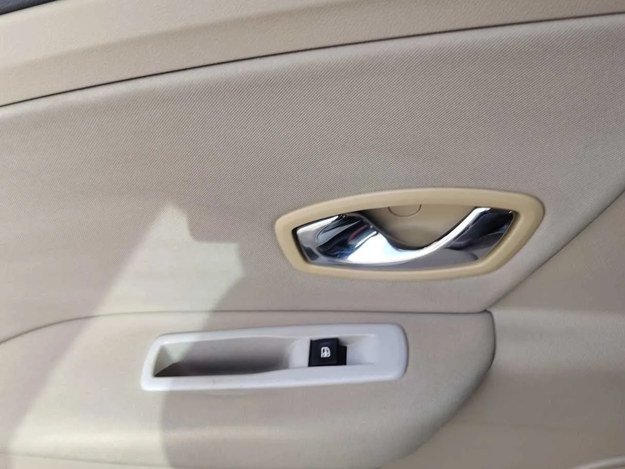 Car image 29