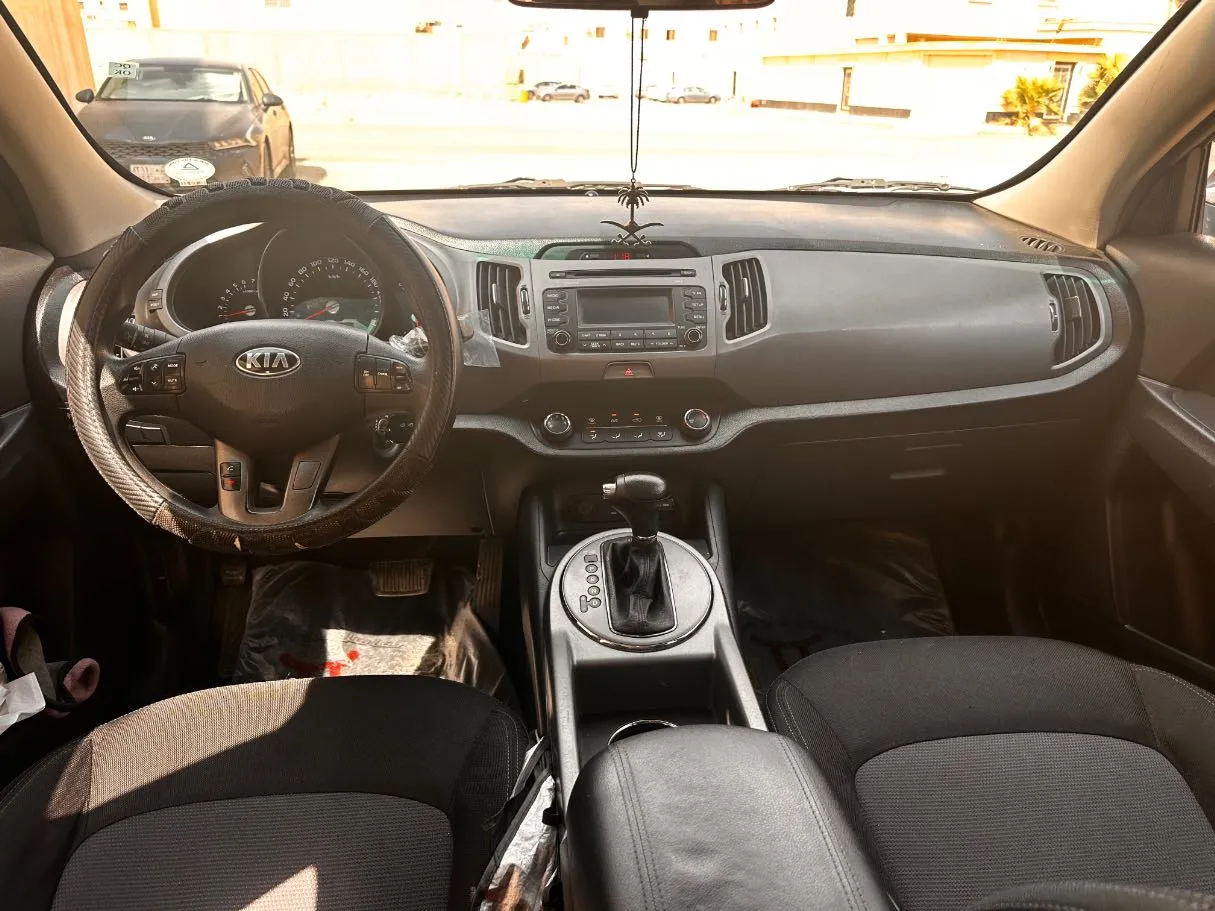 Car image 16