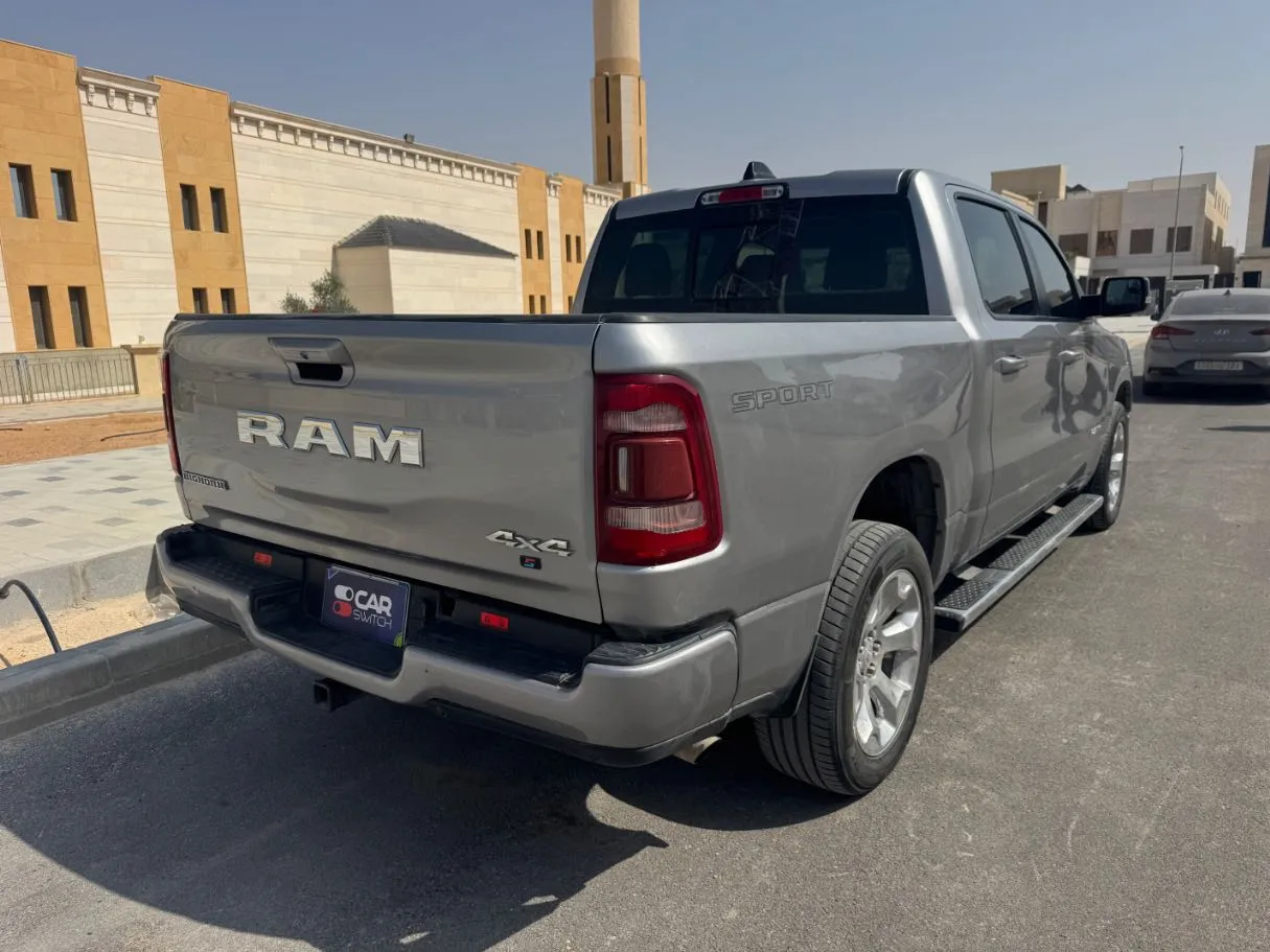 Car image 5
