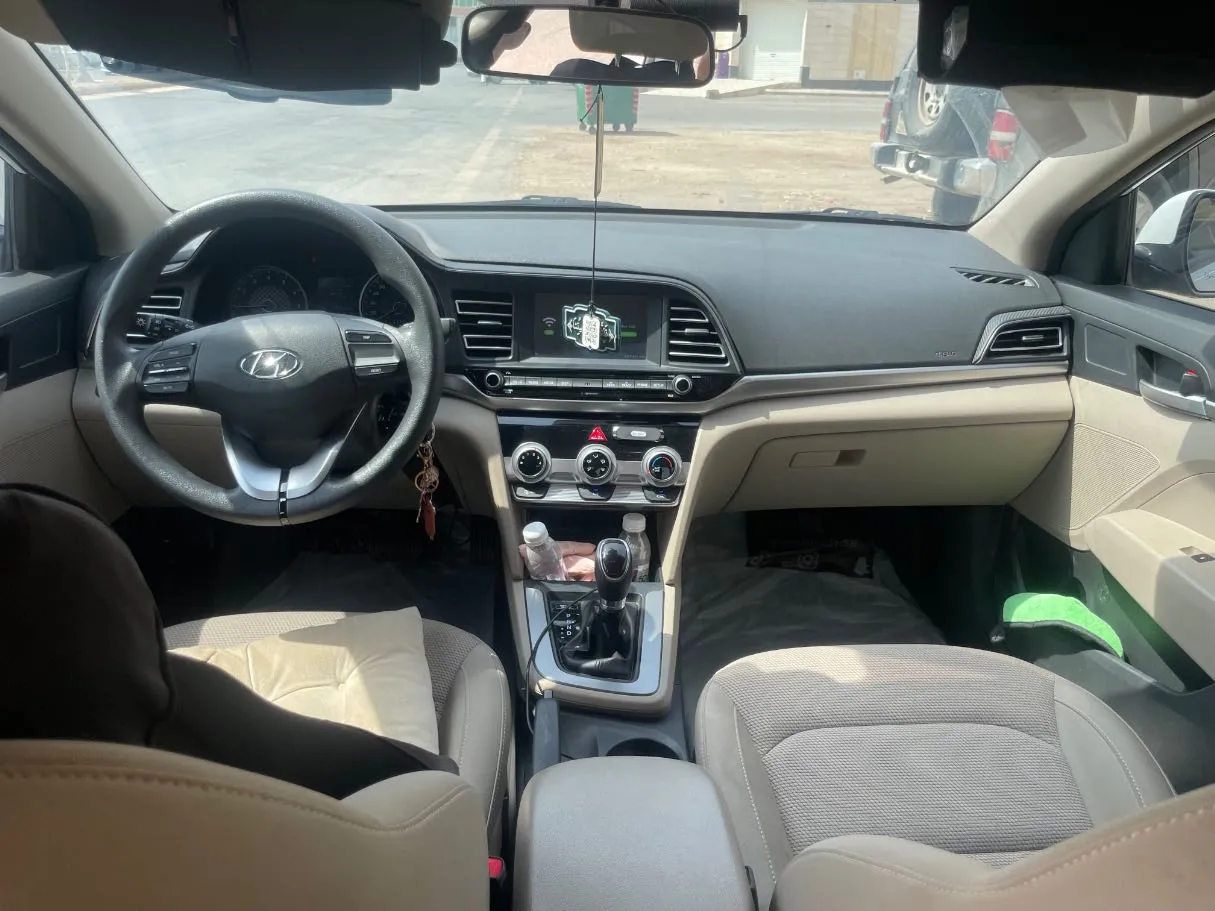 Car image 17
