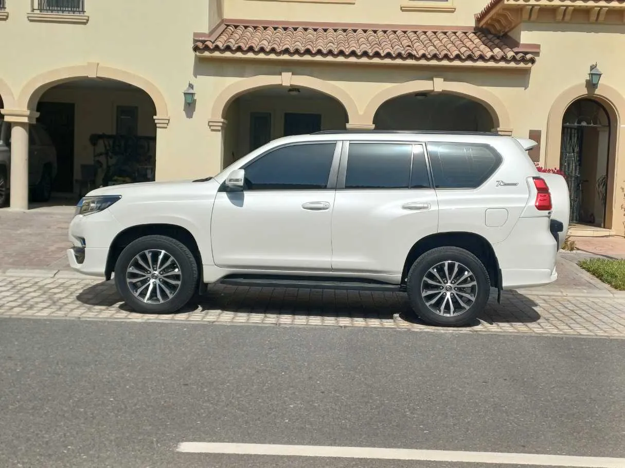 Car image 8