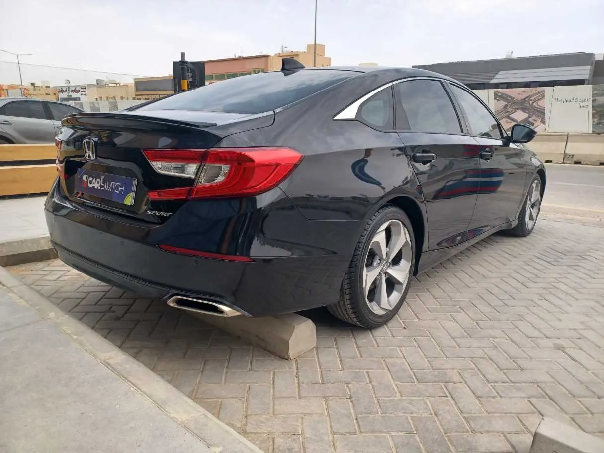 Car image 5