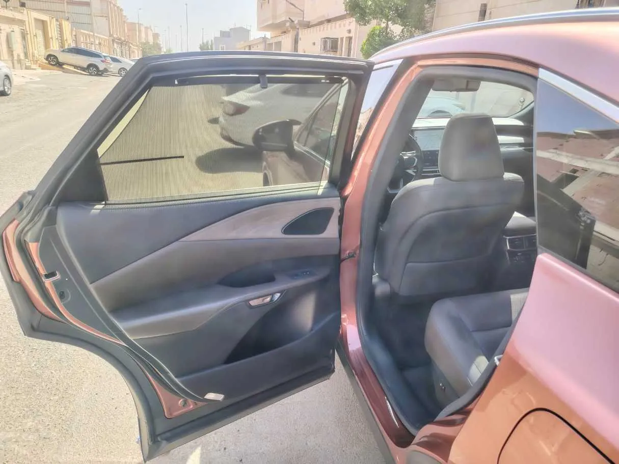 Car image 16