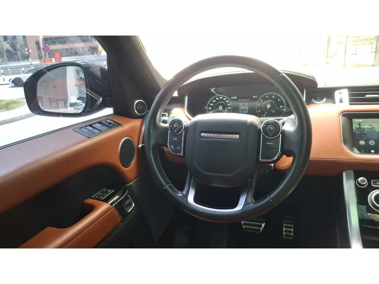 Car image 18