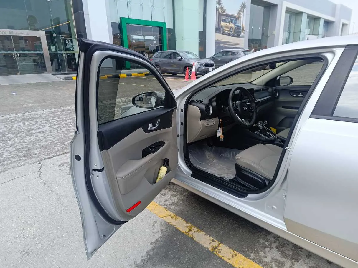Car image 10