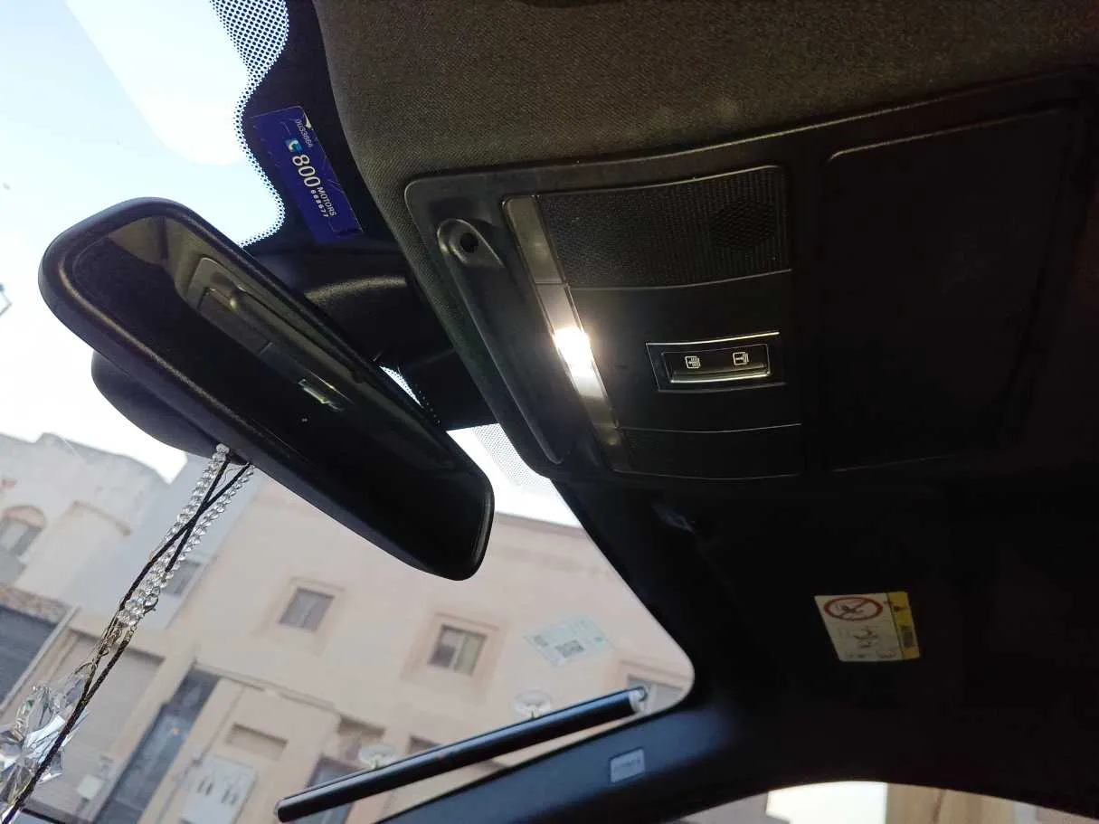 Car image 29