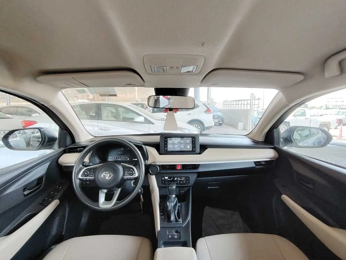 Car image 17