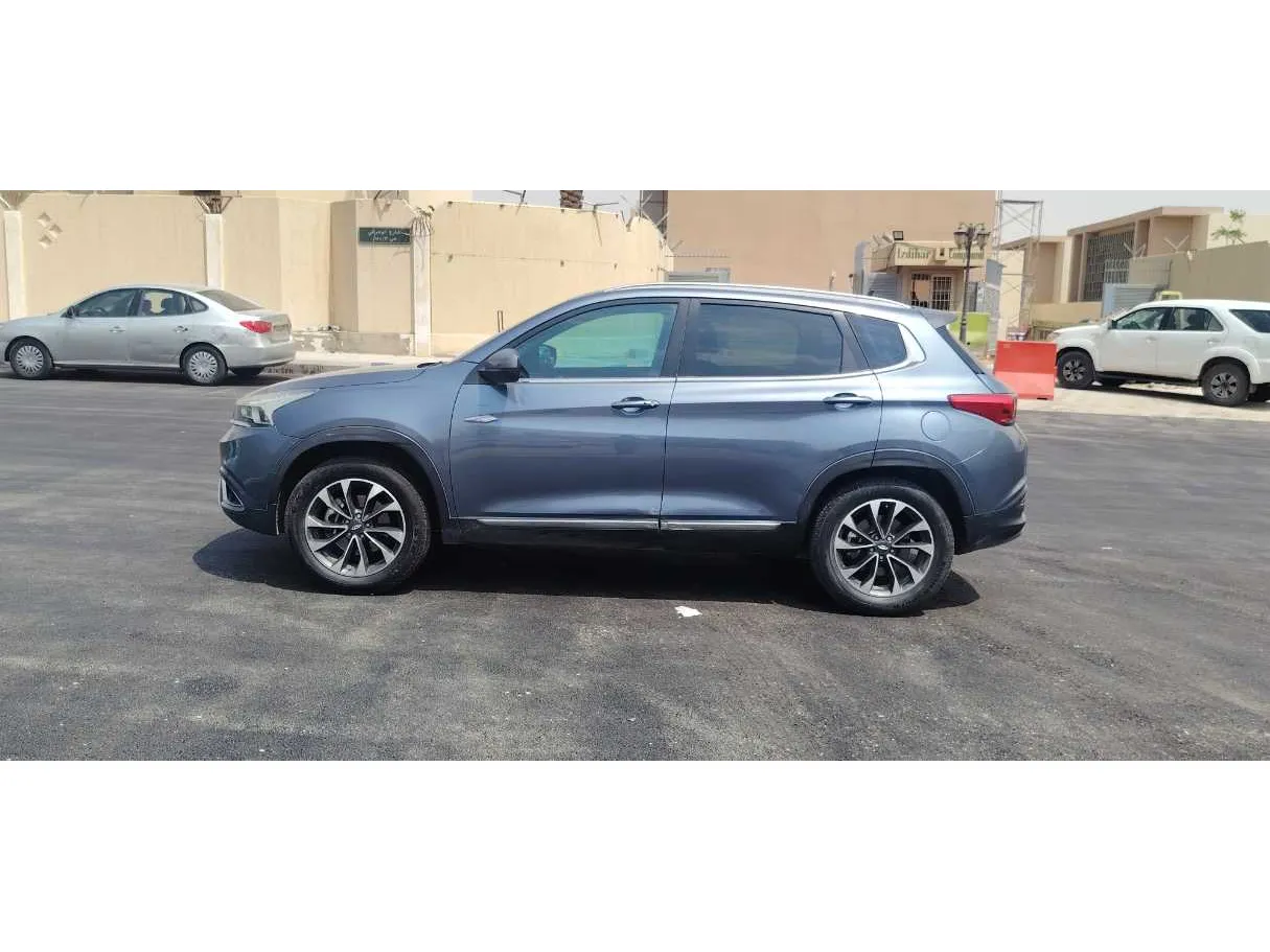 Car image 8
