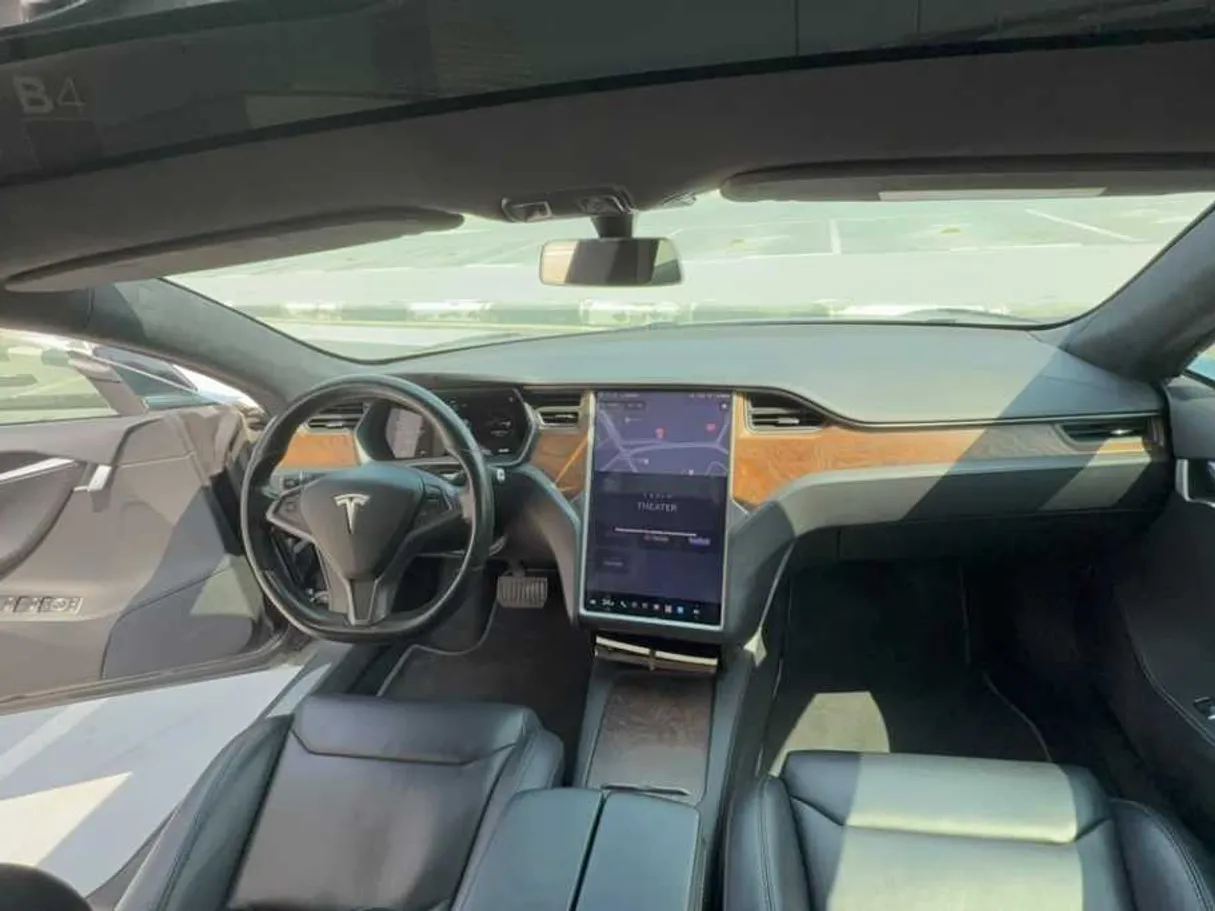 Car image 19