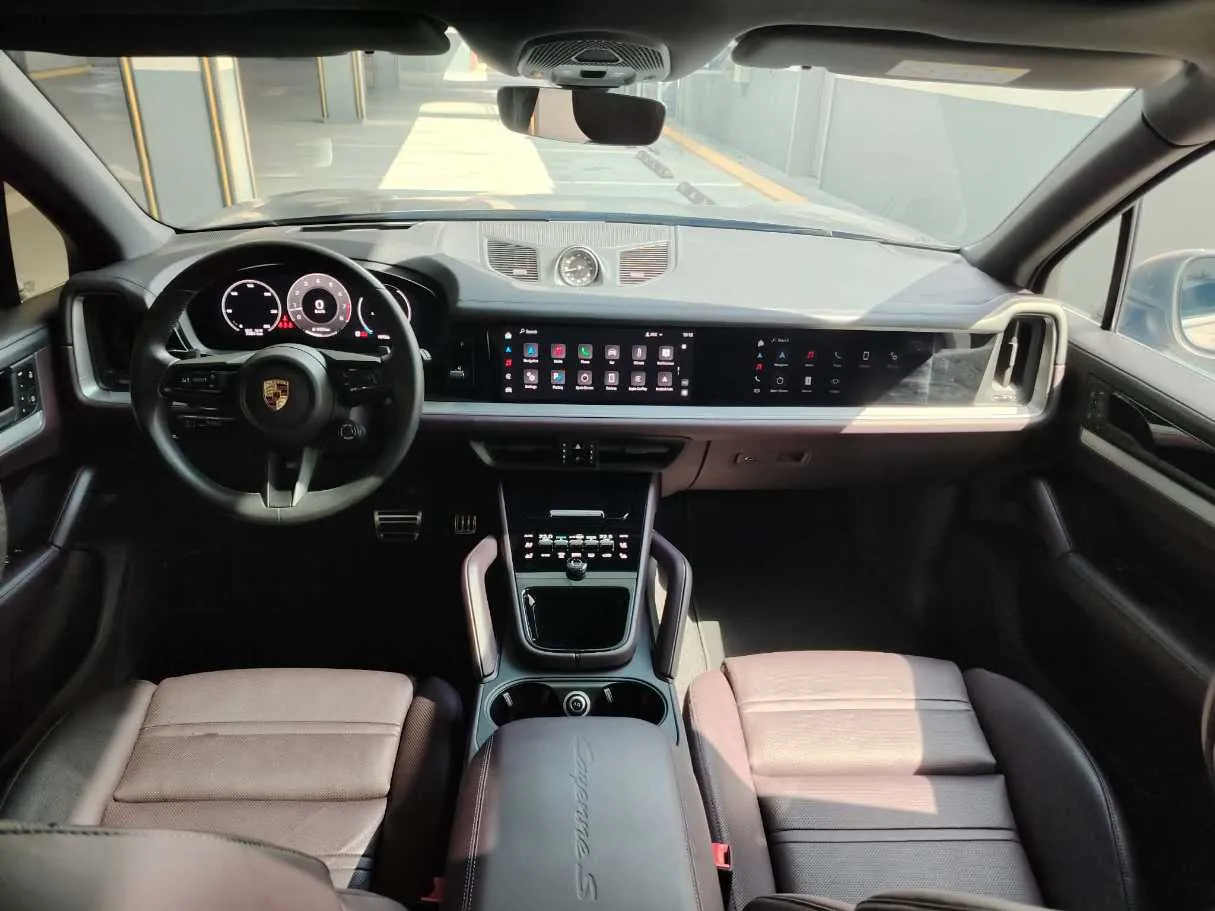 Car image 18