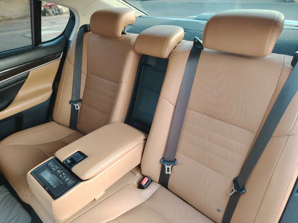Car image 16