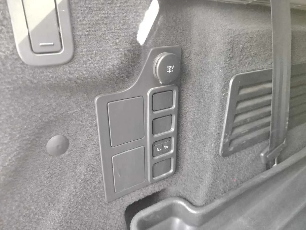 Car image 36
