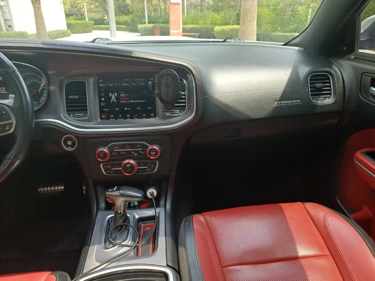 Car image 16