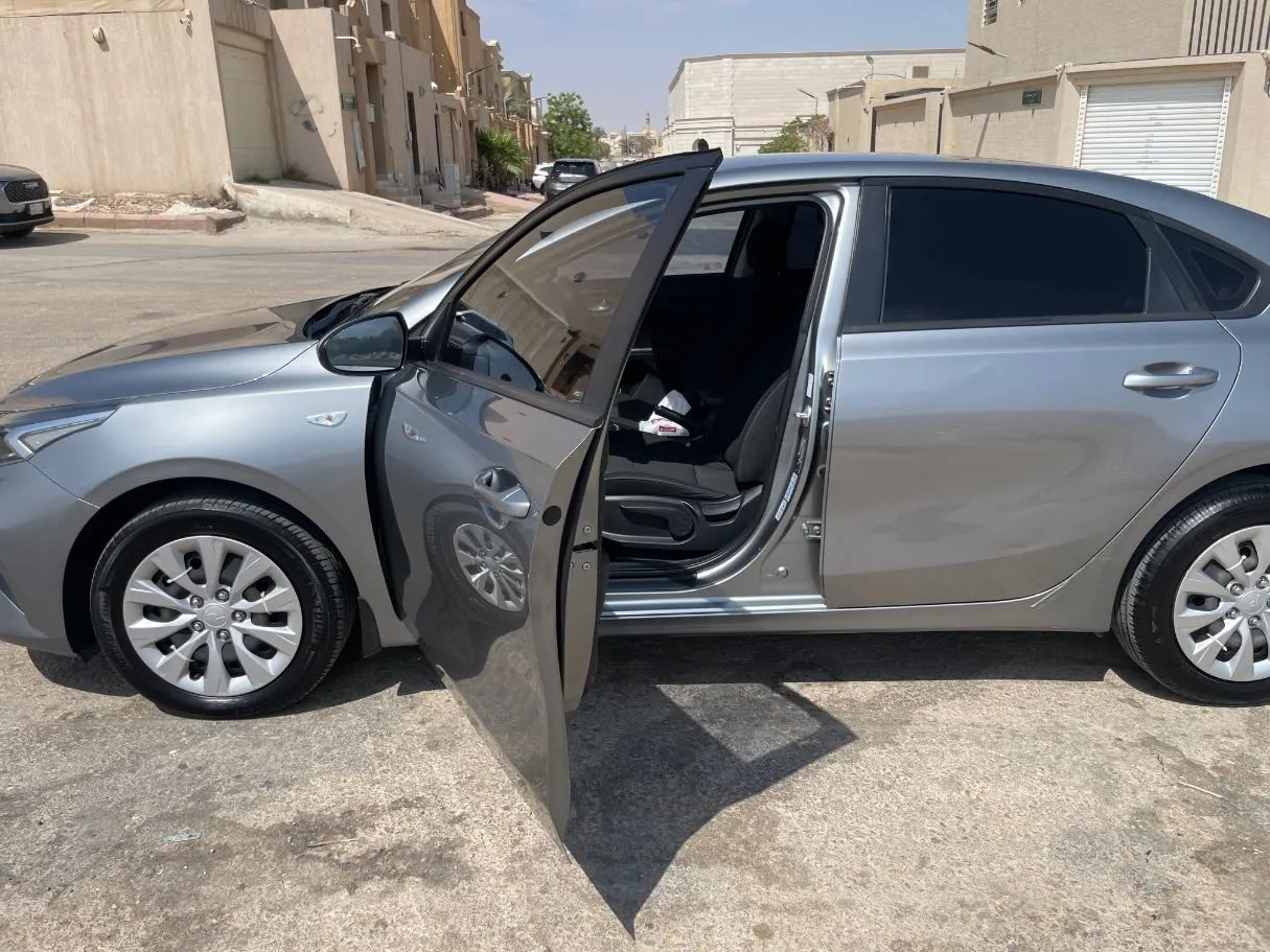Car image 12