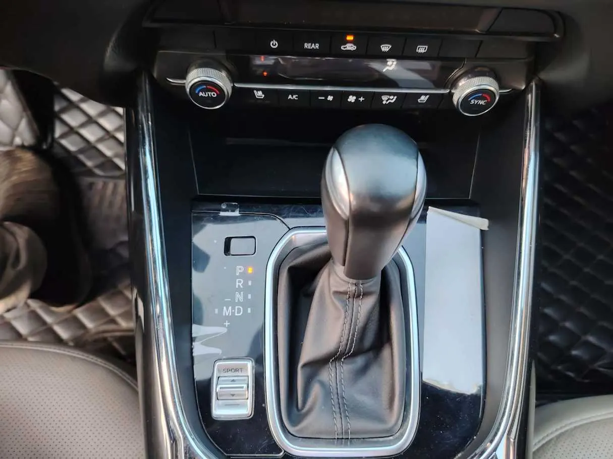 Car image 27
