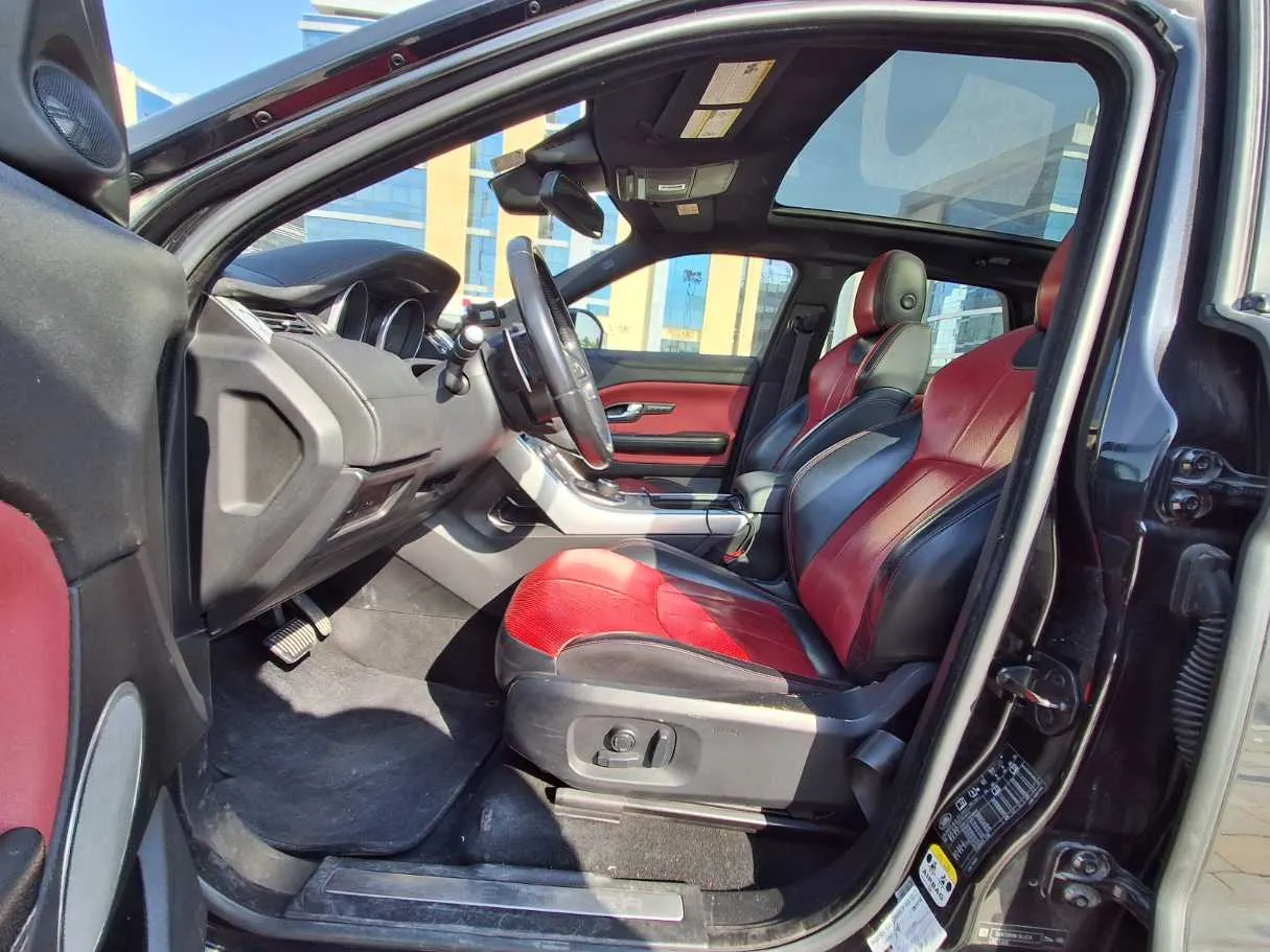 Car image 12