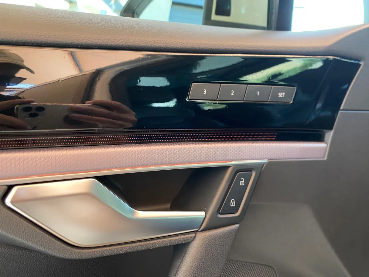 Car image 28