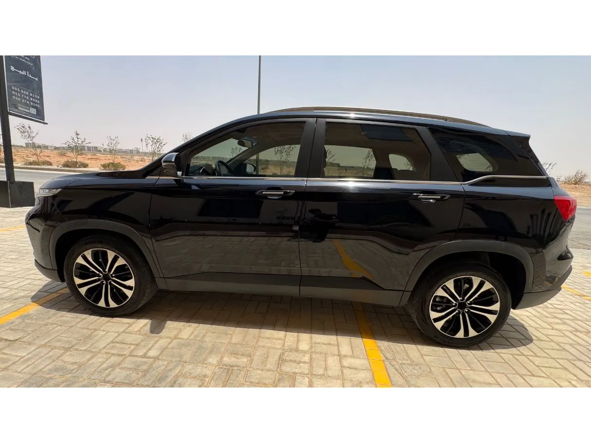 Car image 8