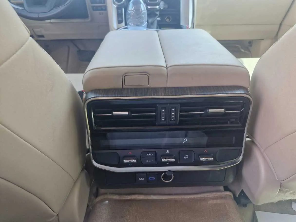 Car image 23
