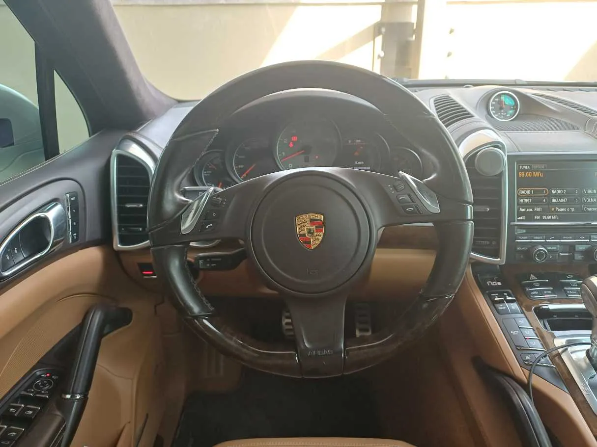 Car image 17