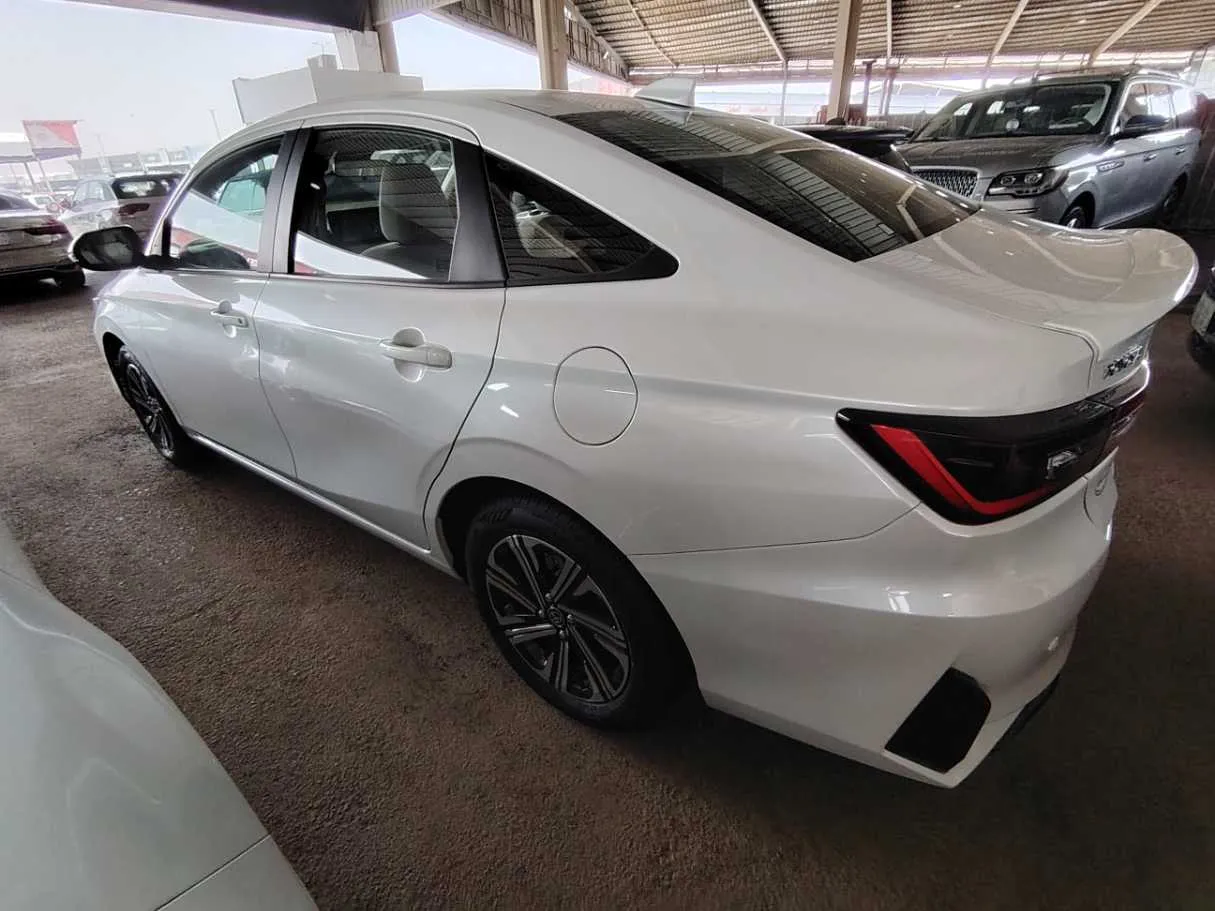 Car image 8