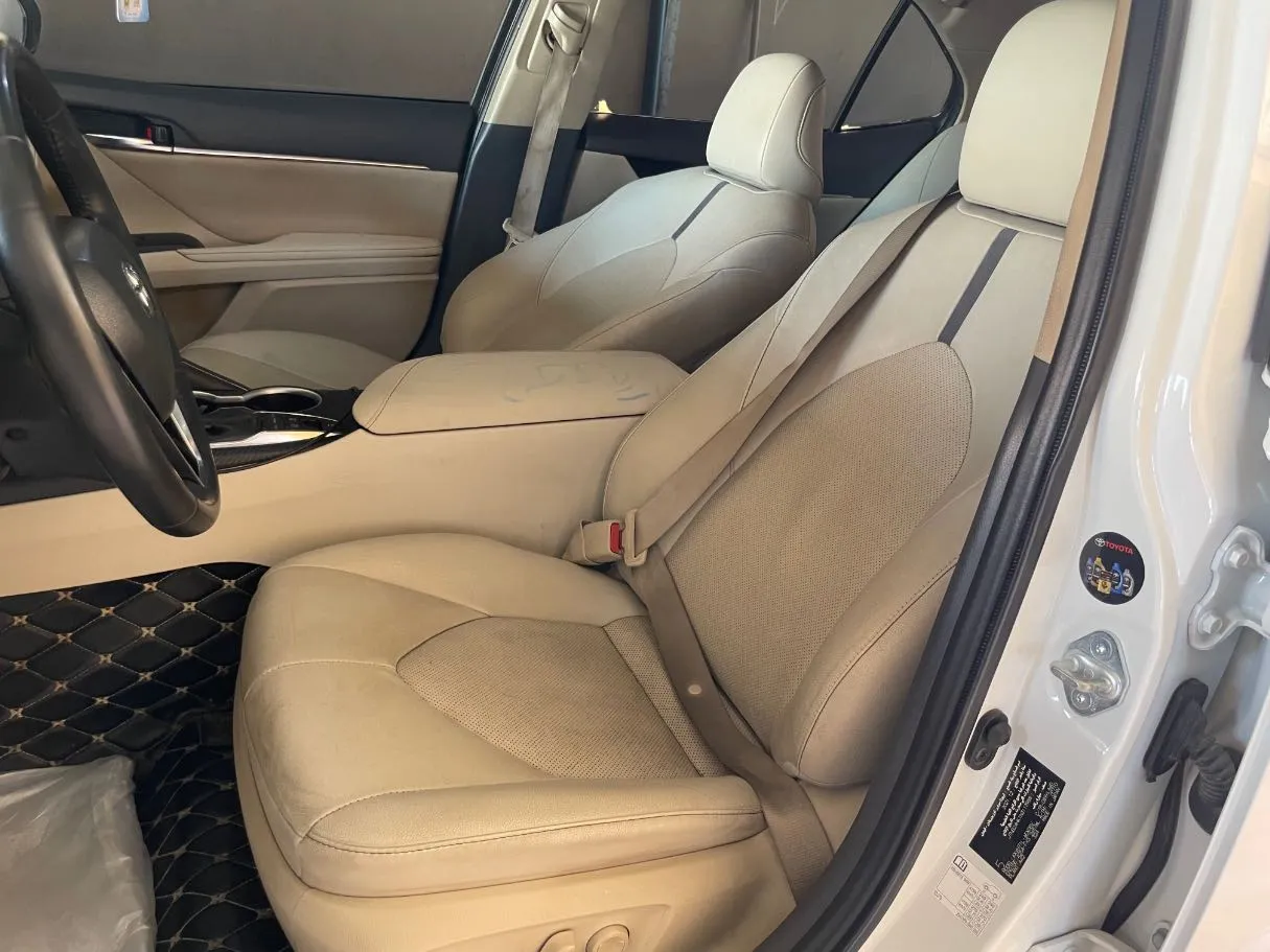 Car image 13