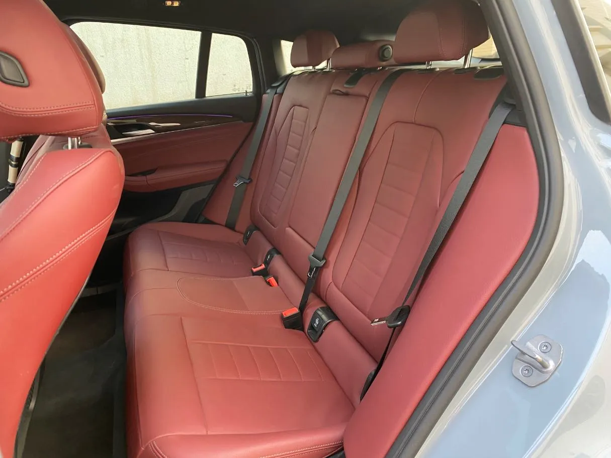 Car image 13