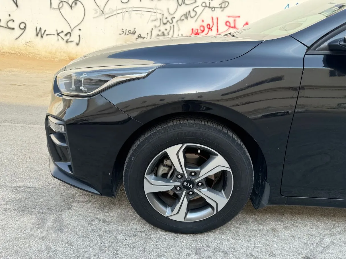 Car image 9