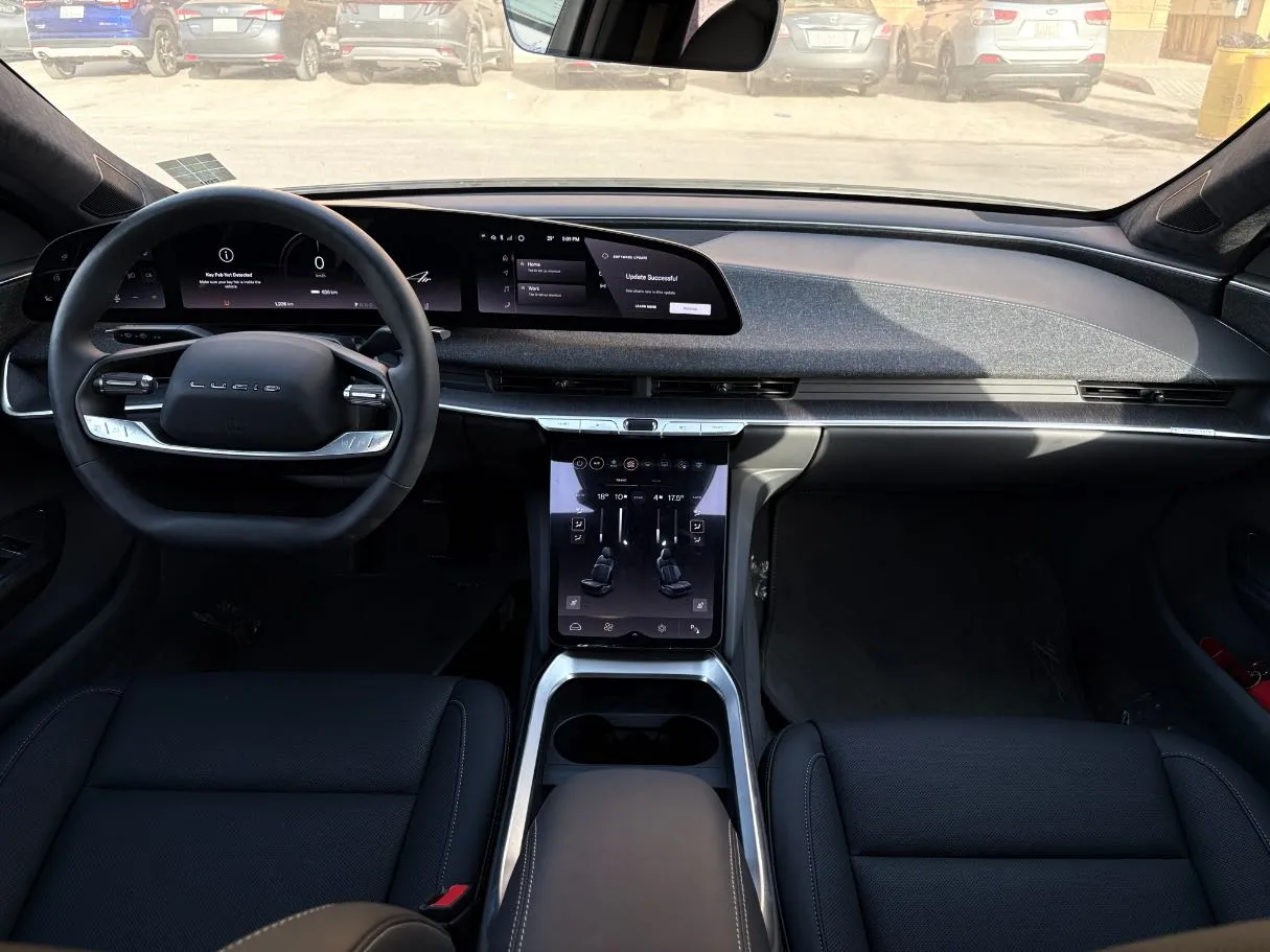 Car image 18
