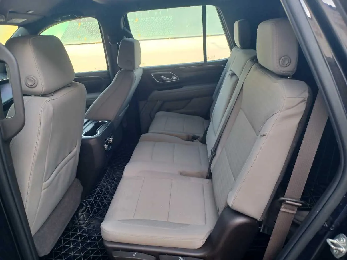Car image 14