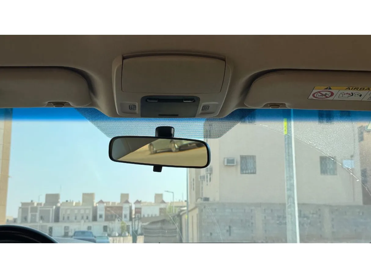 Car image 24