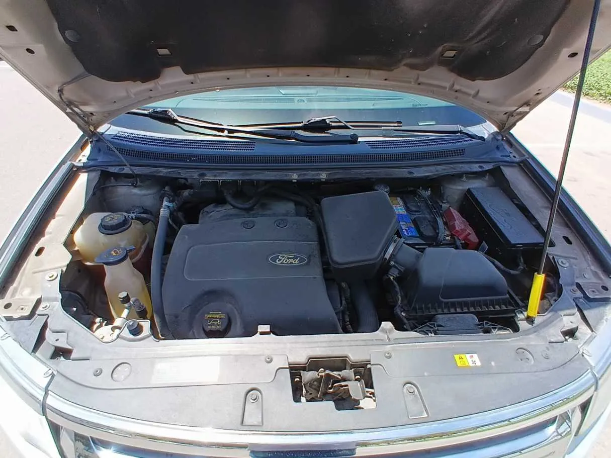 Car image 25
