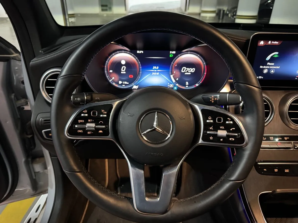 Car image 19